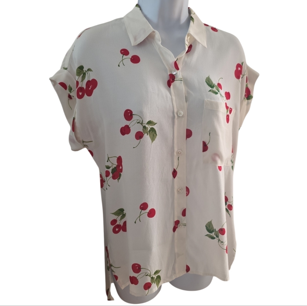 RAILS NWOT Whitney Cherry Bloom  Buttoned Down H-low Top Small